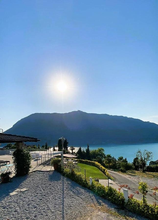 Vela Di Soleville Camere Con E Senza Vista Lago Con Ristorante & Pizzeria Sale Marasino Exterior foto