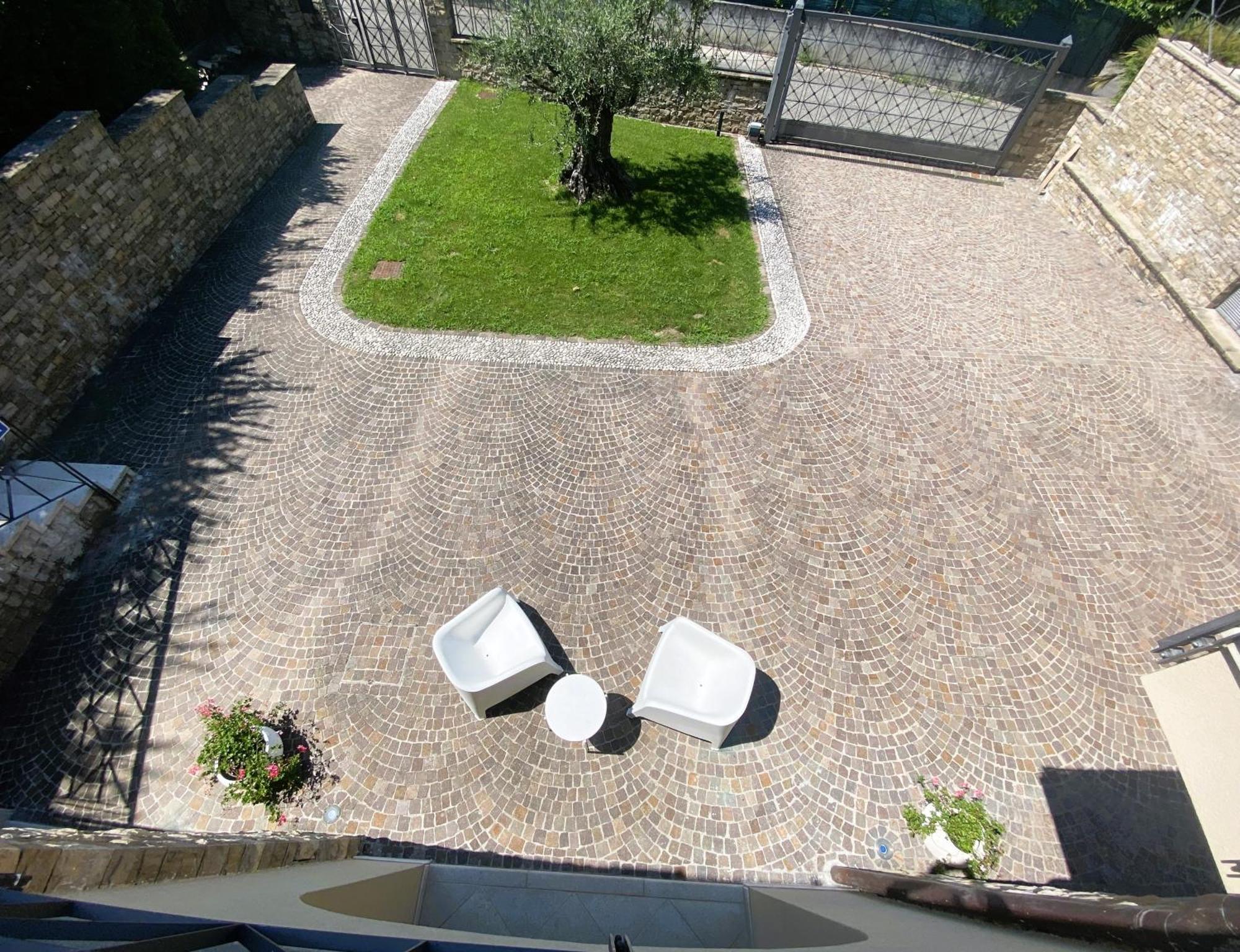Vela Di Soleville Camere Con E Senza Vista Lago Con Ristorante & Pizzeria Sale Marasino Exterior foto